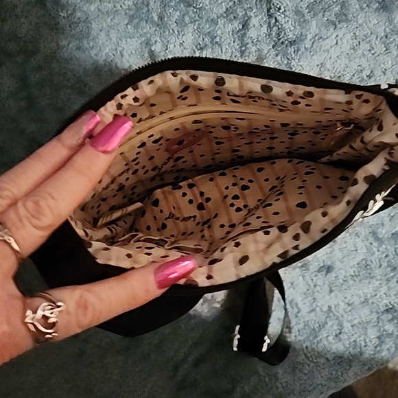 BETSY JOHNSON CROSSBODY PURSE - Picture 4 of 4